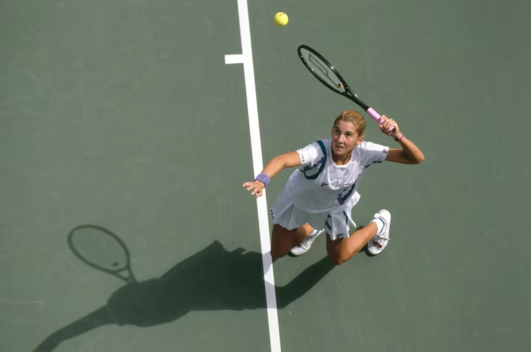 monica-seles-serving-us-open-womens-singles