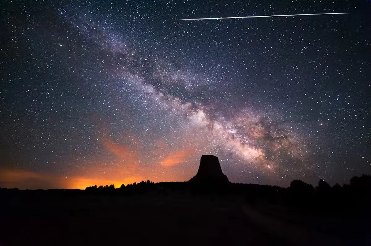 A-photo-of-an-Eta-Aquariid-meteor-taken-in-Wyoming-in-2013