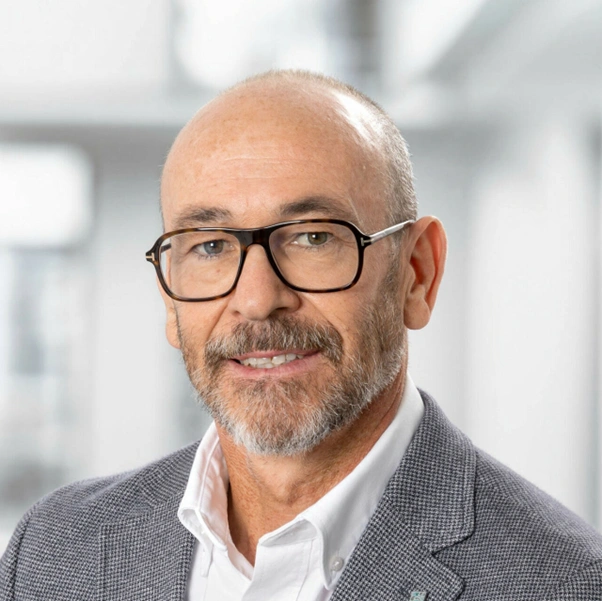 roberto gallardo brings over 30 years experience europe americas australia