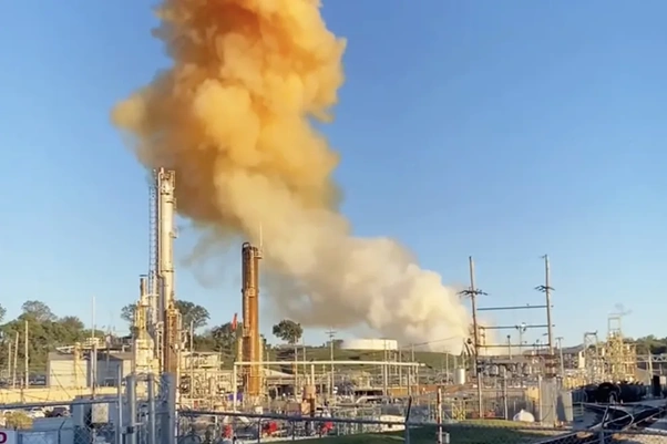 Massive smoke plume seen rising above the CF Industries facility near Yazoo City, Mississippi on November 5, 2025.
